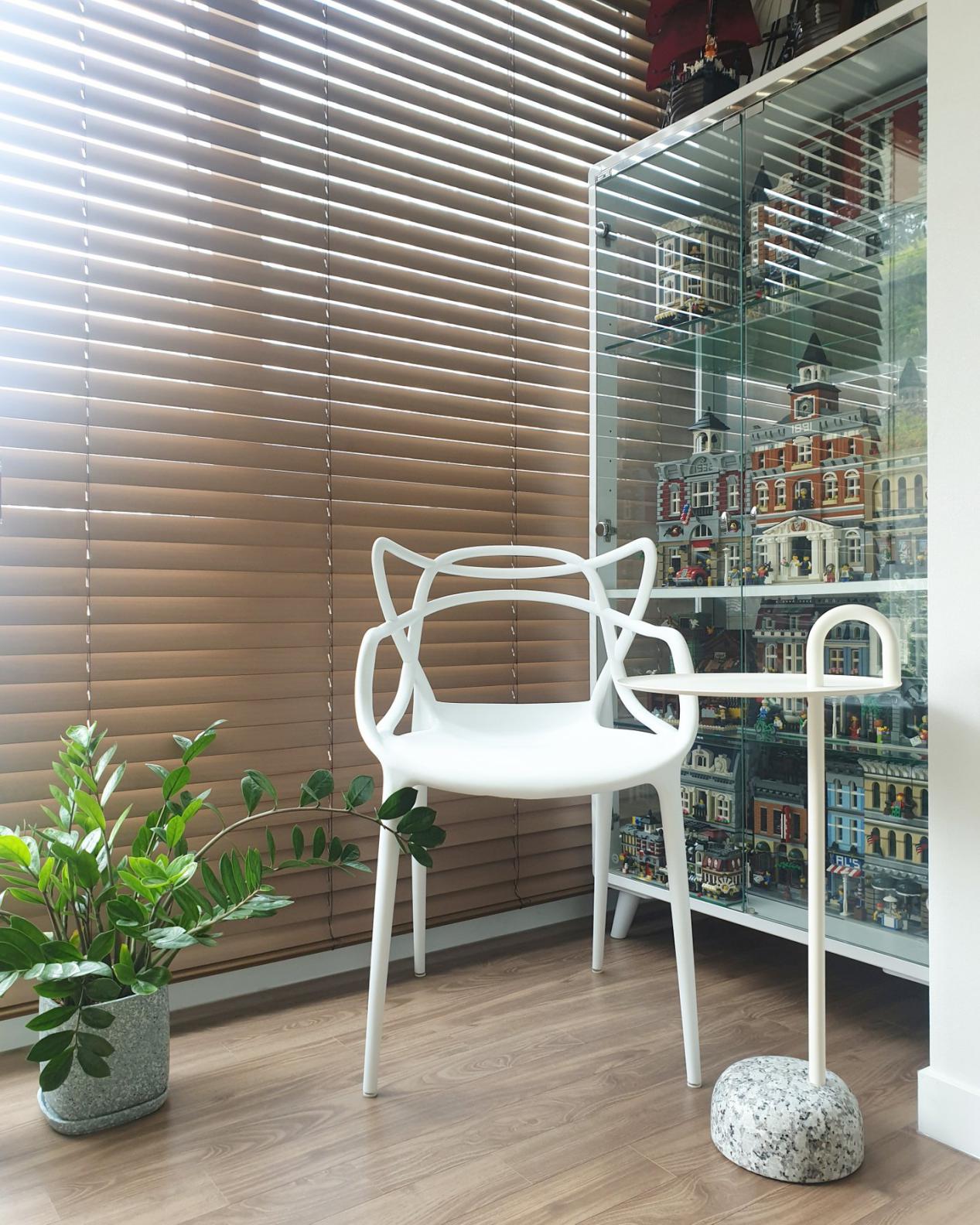 不多买,定期扔,85平米干净得太赏心悦目了,再住10年也照样清爽