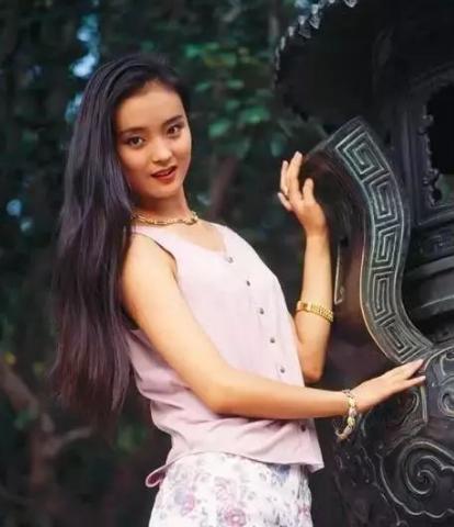 给婆婆洗脚被婆婆脚踢倒,给婆婆洗脚还被打