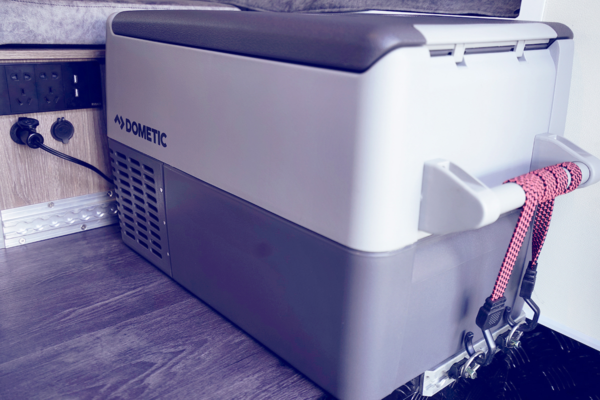 新款国六麦卡单排越野房车,定制四驱越野全地形b型长轴房车