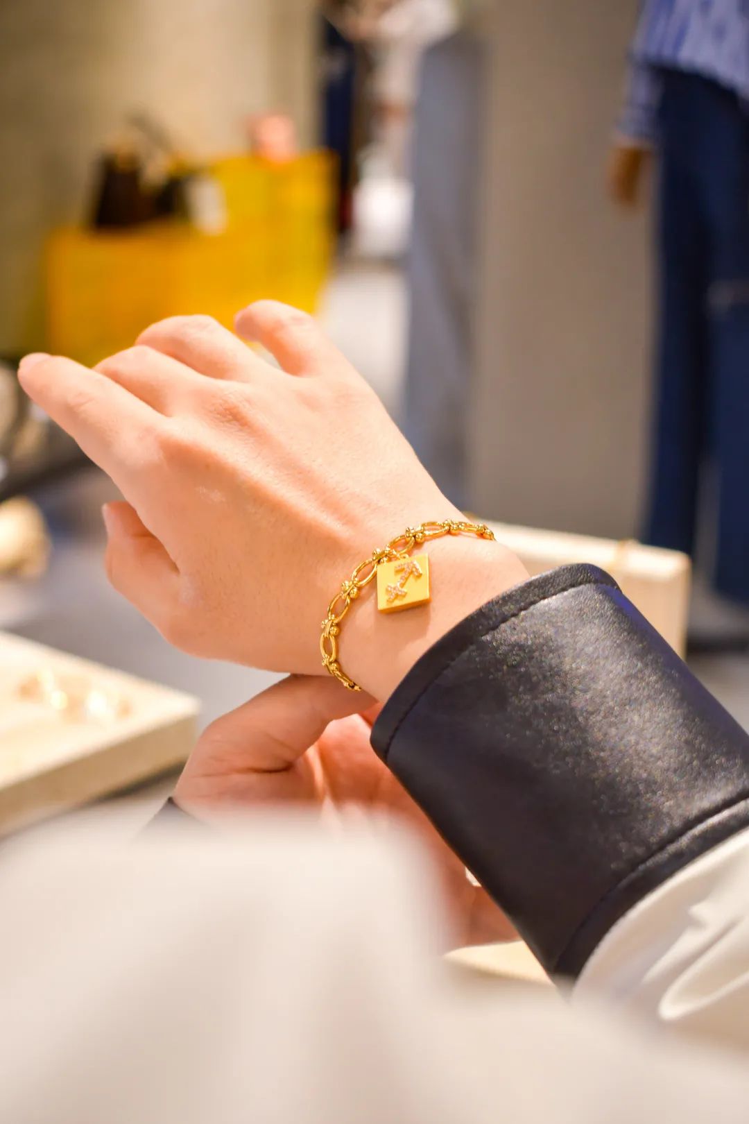 乌鲁木齐买手店有多酷？潮流搭配师坐镇，内藏咖啡吧，一秒出片