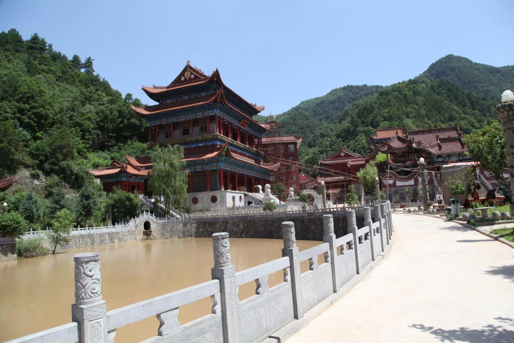 实拍甘肃天水最有名的寺庙净土寺,游客甘肃天水净土寺曼殊寺
