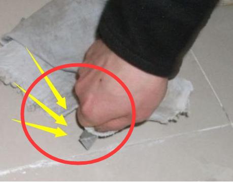 瓷砖敲起来空鼓但是看起来很牢固,瓷砖空鼓最好用什么办法解决
