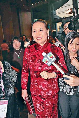 赌王一共有几房妻子,赌王背后的女人