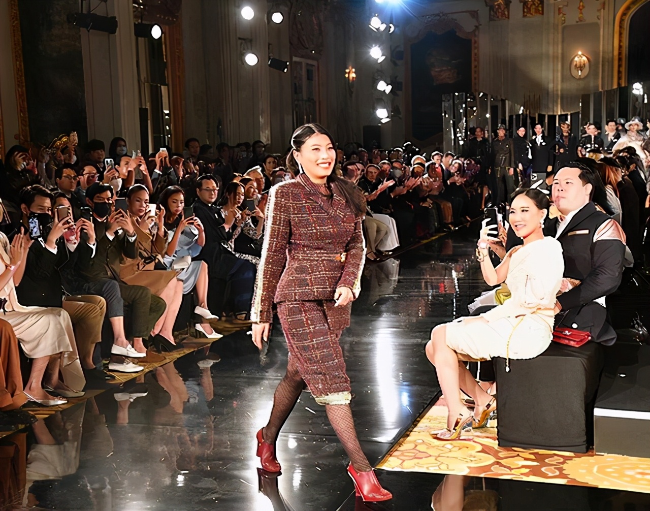 泰国公主诗妮娜,泰国公主惊艳出场