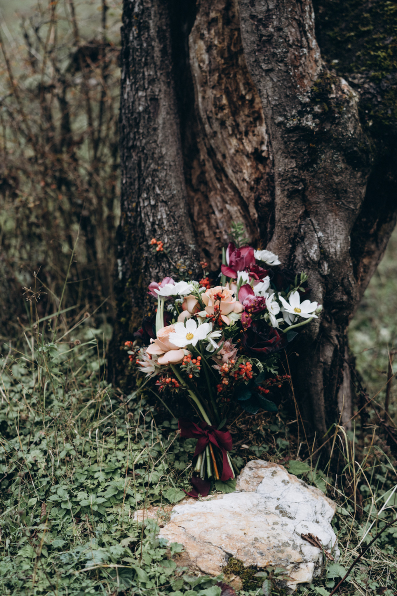 我们带上婚纱，去与世隔绝的山中办了一场绝世婚礼