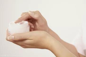 鼻子出油的解决方法,鼻子上出油臭臭的