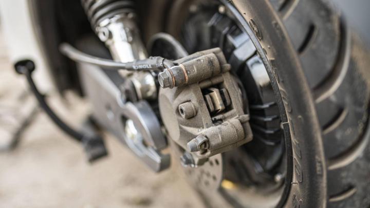 大灯炫酷有型,九号e100大灯效果