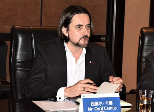 茅台酒厂出品的纪念酒,茅台唯一水晶瓶酒