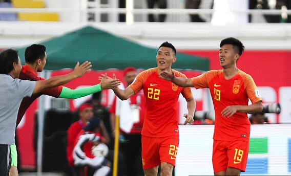 中国队首战取胜后，中国球迷VS中国喷子