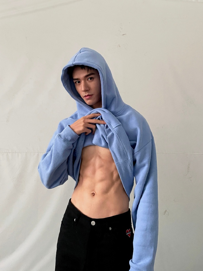 他明明那么爱财，却呼吁粉丝买代言量力而行，活该他火呀