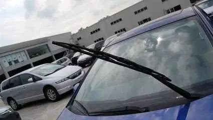 雨刮器雨刷条怎么换,雨刮器刮不彻底怎么修