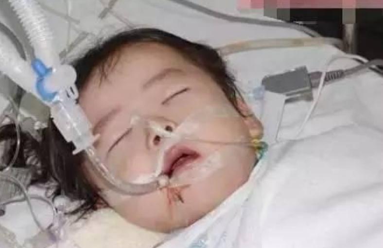 小孩吃坚果窒息,幼儿园孩子吃坚果怕噎到