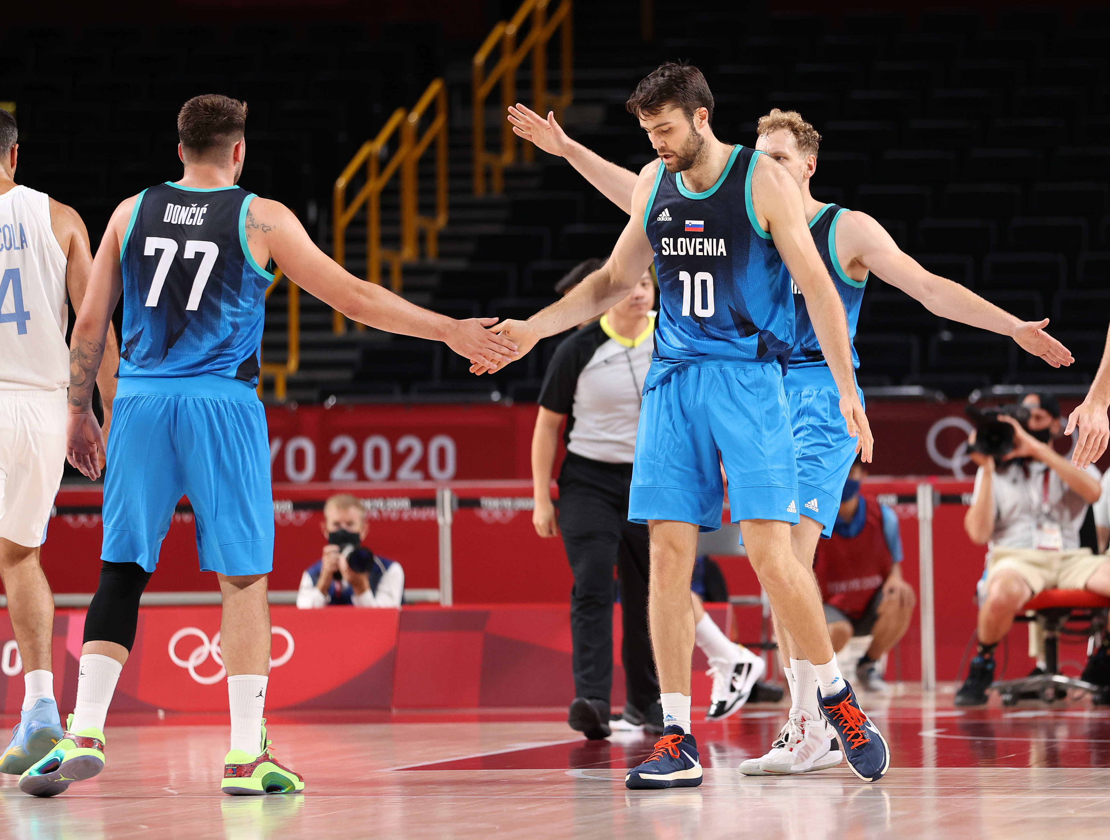 东契奇照片2024,东契奇世界杯照片