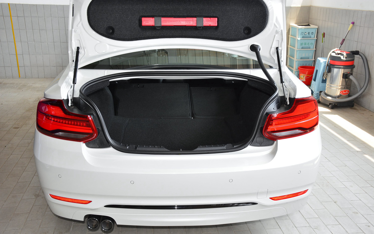 最帅的软顶敞篷4座宝马20万新车,十万能买硬顶两门四座敞篷宝马吗