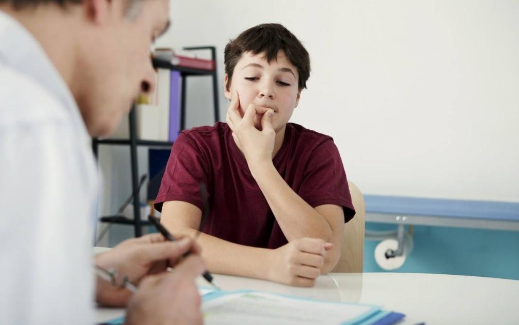 3岁小孩斑秃用什么药比较好,三岁孩子斑秃可以治愈吗