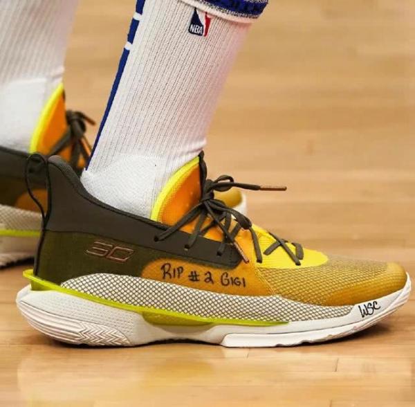 NBA黑人月配色球鞋