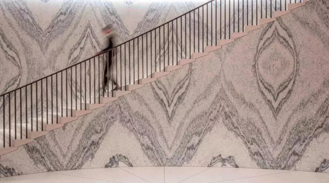 世界最奢华金色楼梯扶手,最奢侈旋转楼梯