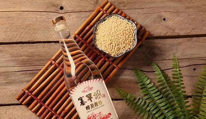 茅台镇最尴尬的浓香酒,茅台酒包装简陋