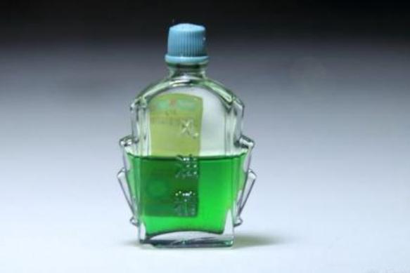 风油精滴在牙膏上起什么作用,风油精倒进牙膏上有啥作用