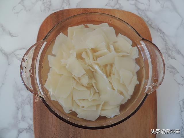 饺子皮不用再费劲捏了,饺子皮多了做饼