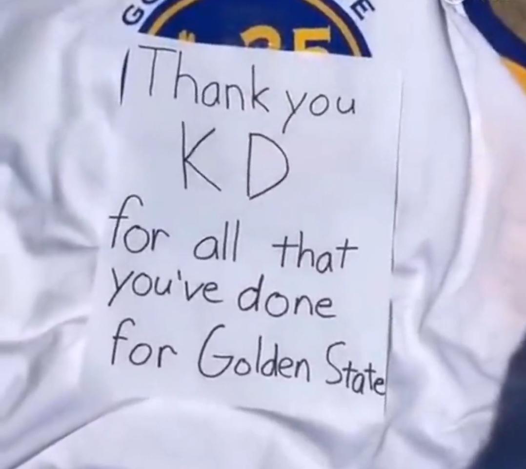 凯尔特人球迷为什么狂嘘欧文,欧文扔kd球衣