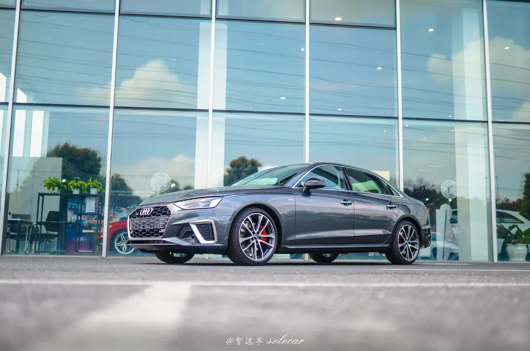 全方位升级的全新奥迪a4l上市,售价超40万2019款奥迪a4l顶配概览