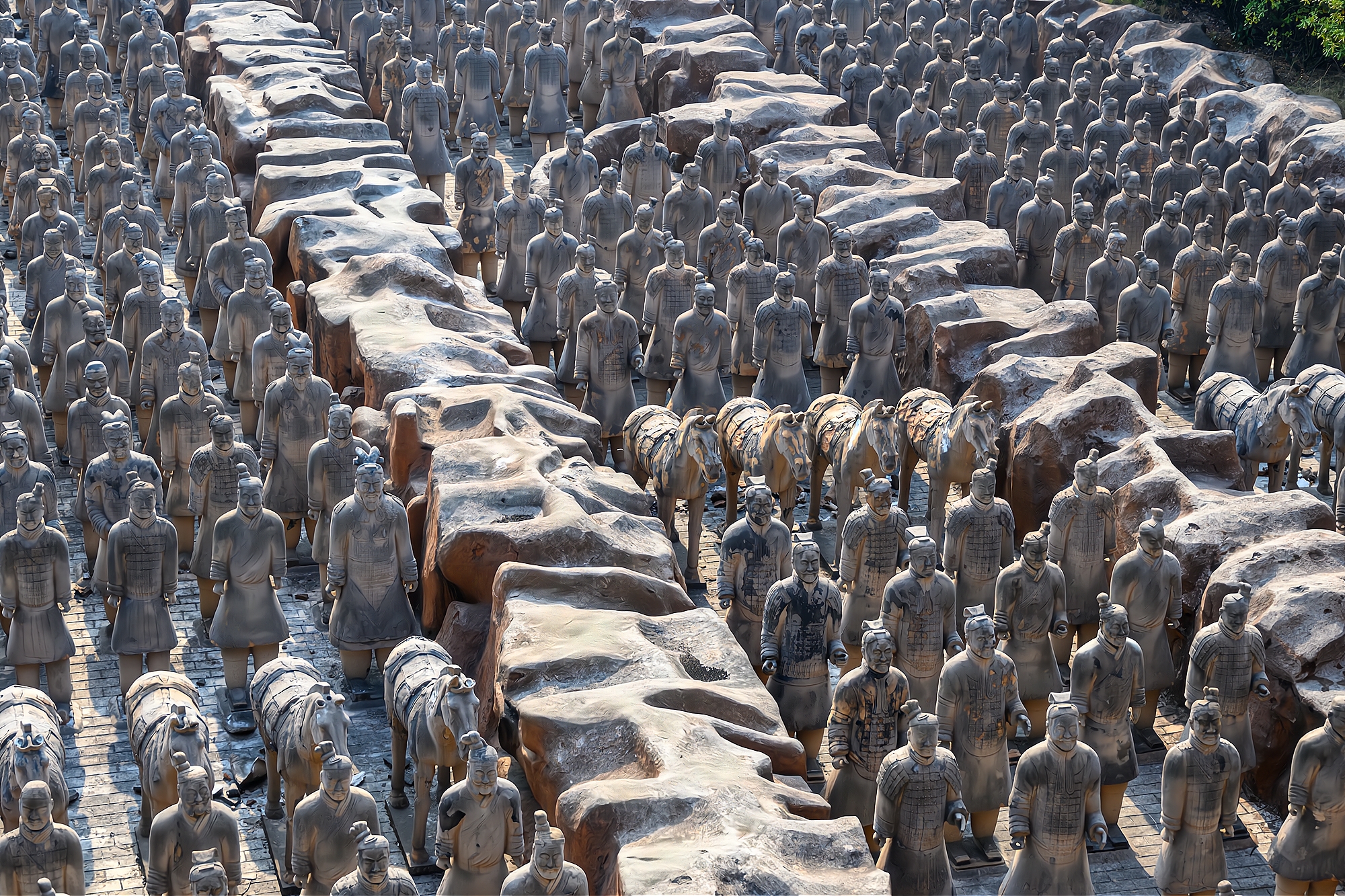 安徽兵马俑景区,安徽最大山寨兵马俑