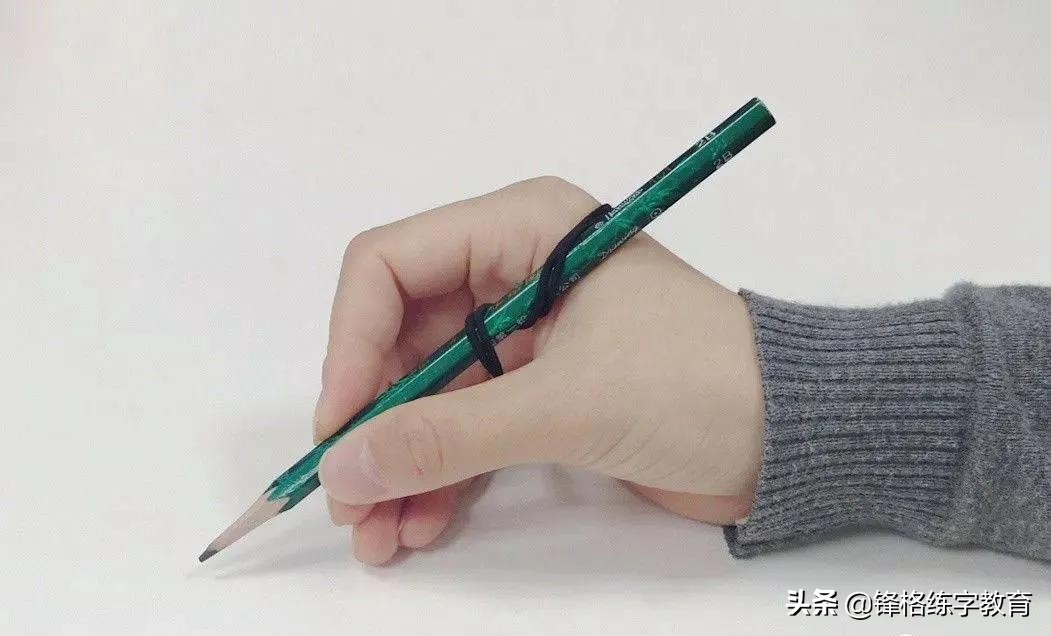 如何快速纠正孩子的握笔姿势,怎样才能给孩子纠正握笔姿势