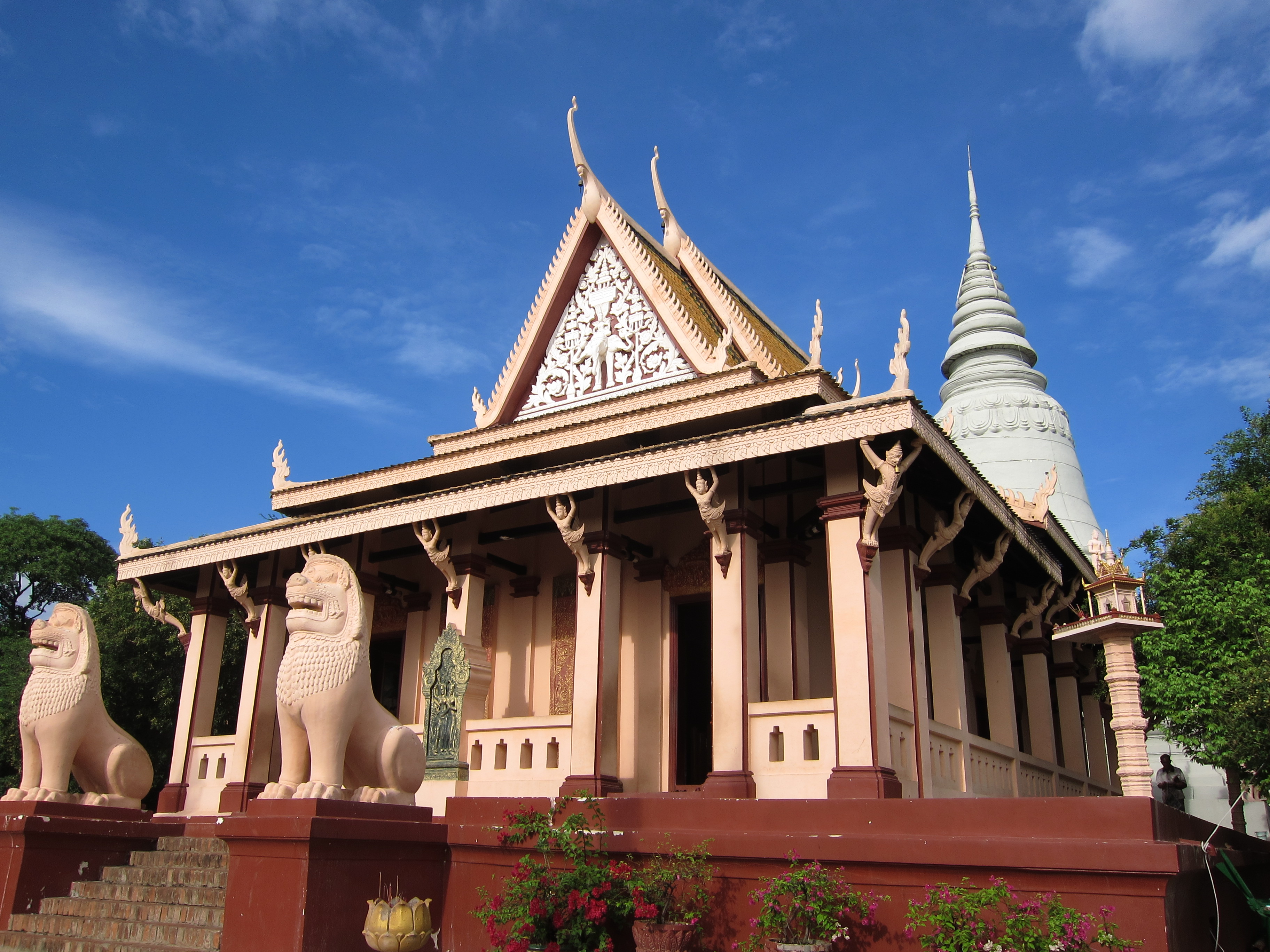 中国小伙在柬埔寨的视频,骑行去柬埔寨的小伙