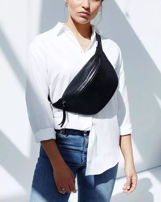 大衣配背包好看吗,大衣配短款包包显个高