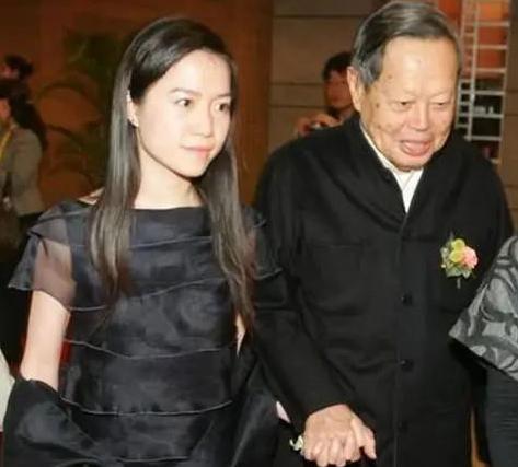 杨振宁与妻子翁帆育有子女吗,杨振宁女儿是否嫁给翁帆