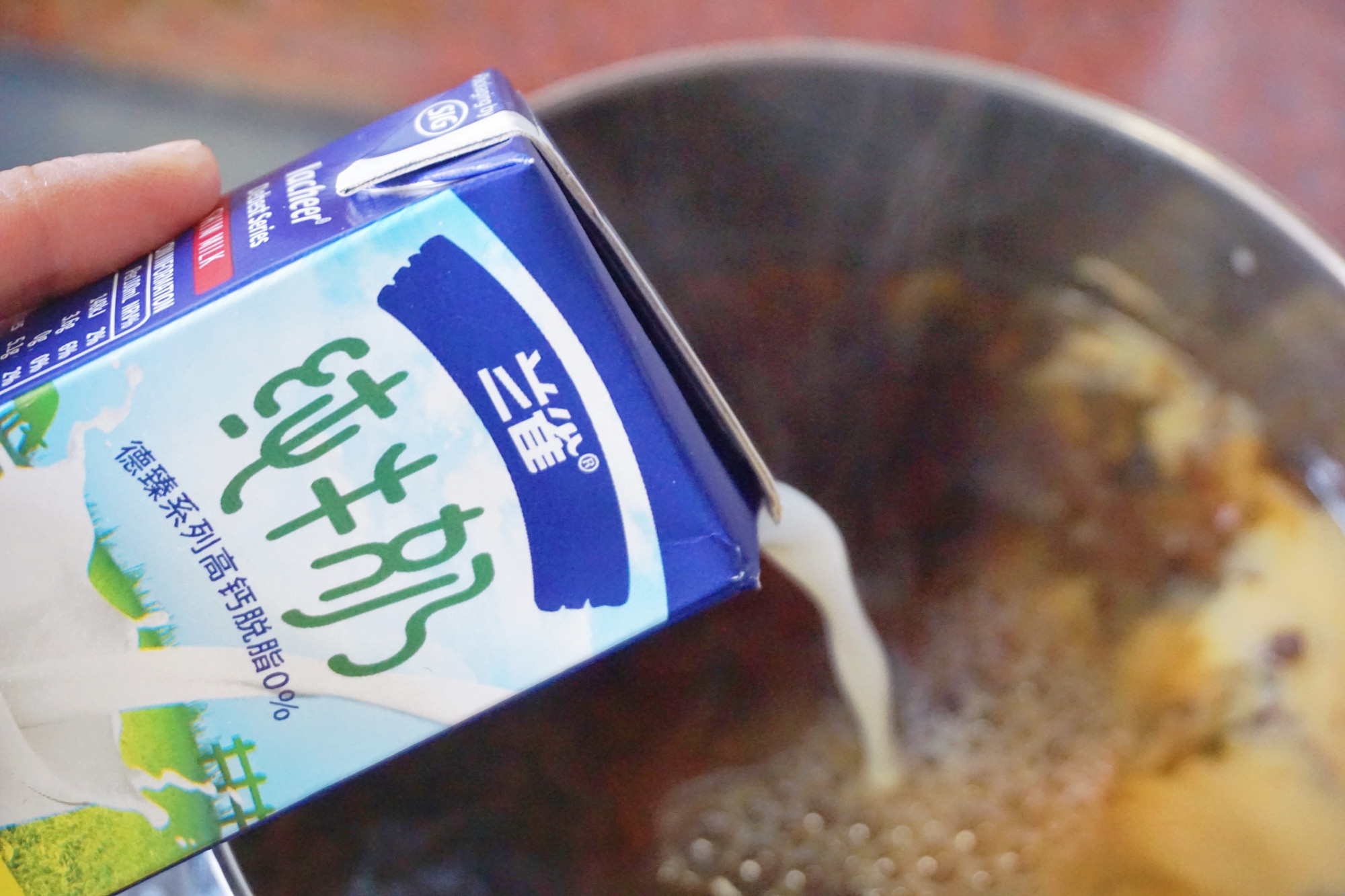 红茶和奶精自制奶茶,用纯牛奶做奶茶不用红茶不用茶叶