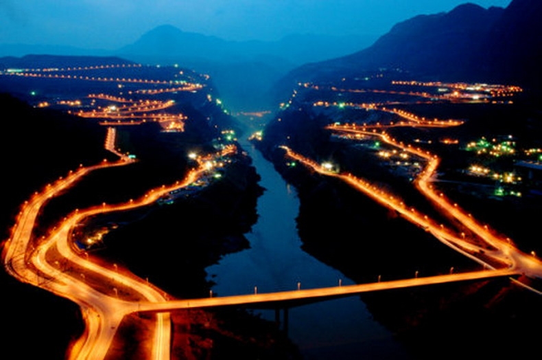 溪洛渡水电站近距离观看,传说中的金沙江溪洛渡水电站