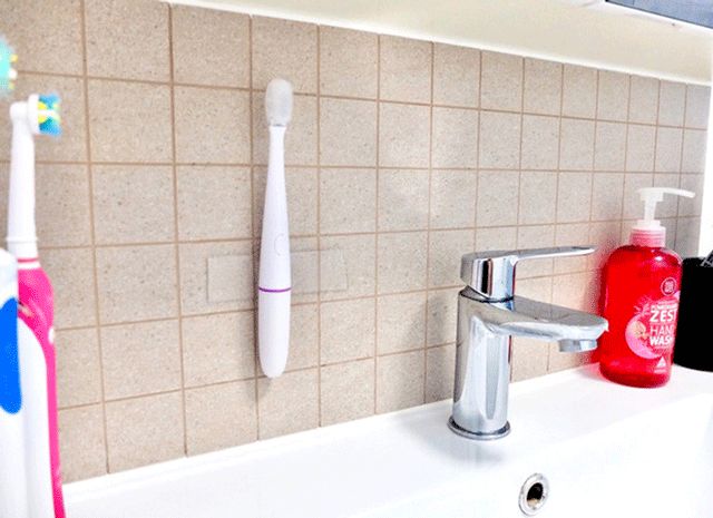 黑科技魔力胶带！反复粘贴不留痕，水洗后又恢复如初