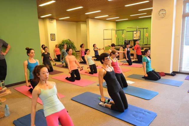 学习普拉提的好处,早上练普拉提好处