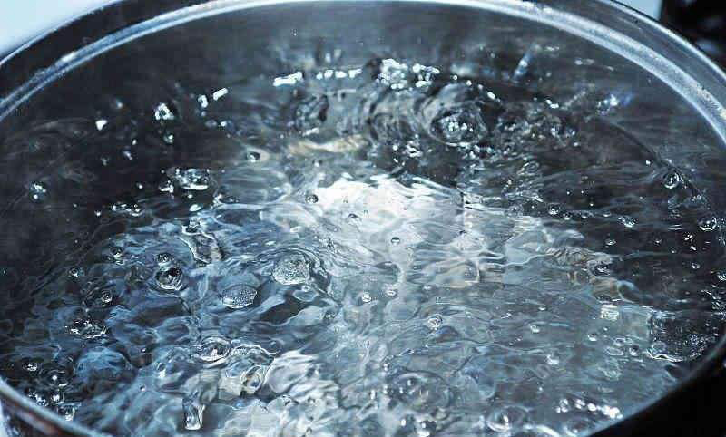 纯净水和自来水的优点和缺点,自来水矿泉水和纯净水有什么区别