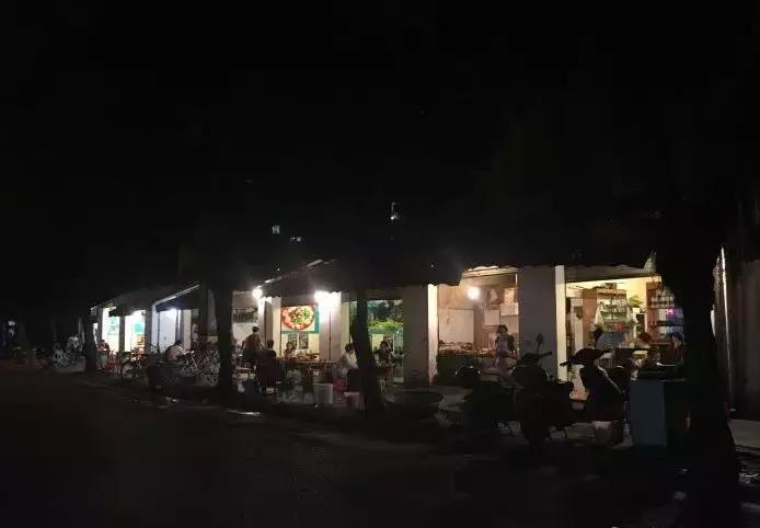 终于被我吃到了！这一锅90年代的麻辣烫，才是咱老成都挂念的市井味啊！