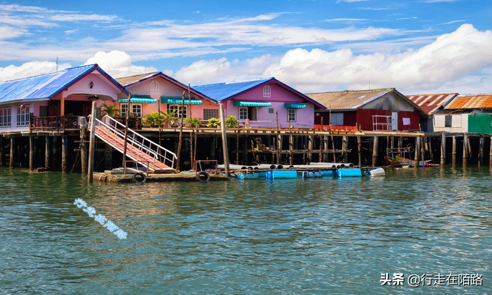 泰国唯一的回民村：房子踩高跷、足球水上踢，饭菜最难吃