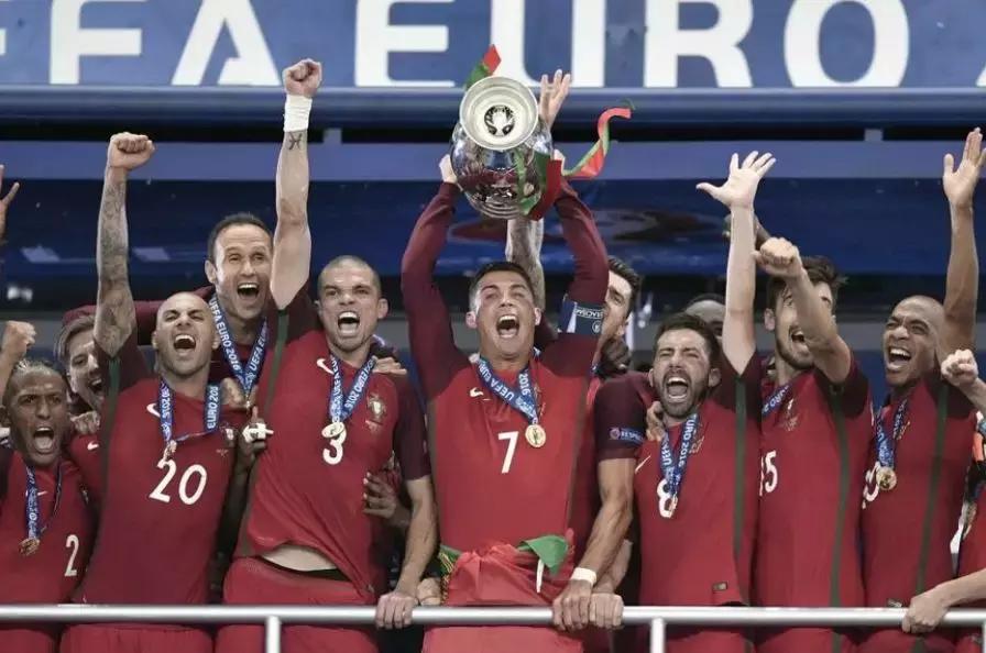 看了欧冠才知道c罗有多强,两度落后两度扳平欧冠之王c罗