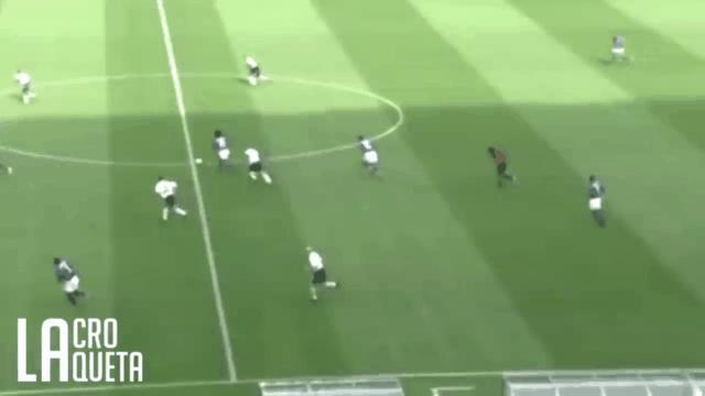 小罗十大足球绝技,足球精灵小罗伯纳乌球场