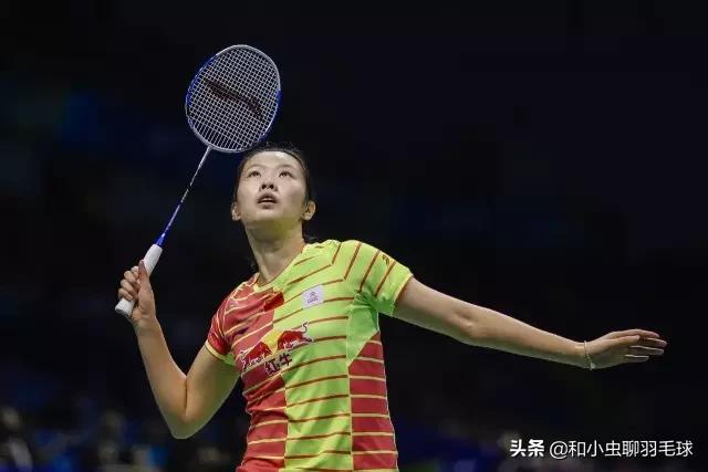 反手高远球握拍及教学,羽毛球高远球发力技巧