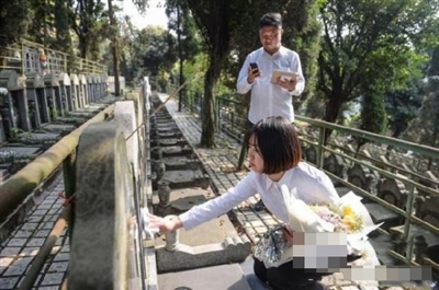 代客扫墓清明遇冷:网店最高成交5笔，墓园代祭10多次