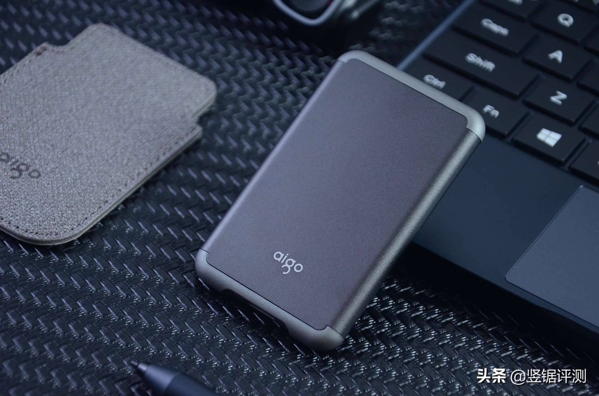 爱国者aigos7pro512g移动固态硬盘,爱国者aigo2tbssd固态硬盘评测