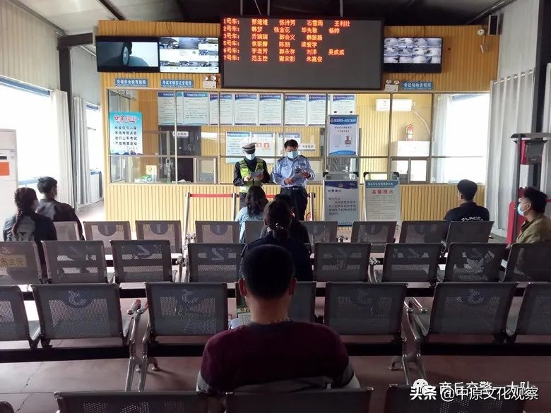 商丘交警开展“一盔一带”进驾校活动