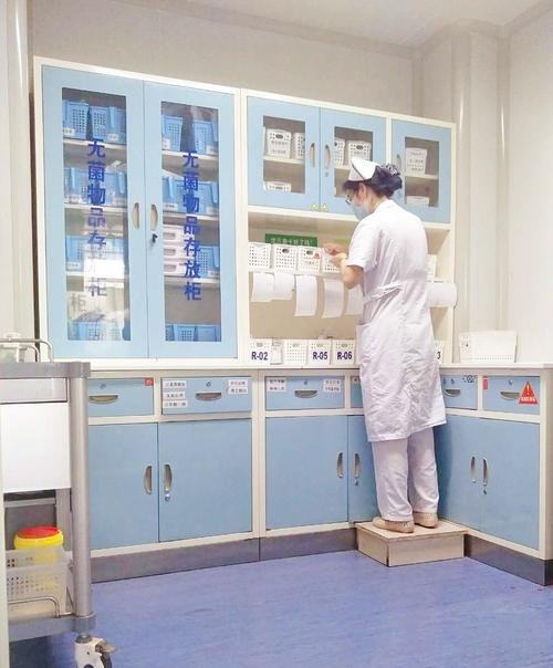 治疗室台面可以放垃圾桶吗,治疗室一般需要几个医疗垃圾桶