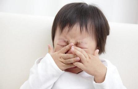 刚出生宝宝排便多少次才正常,新生儿排便次数多且绿色