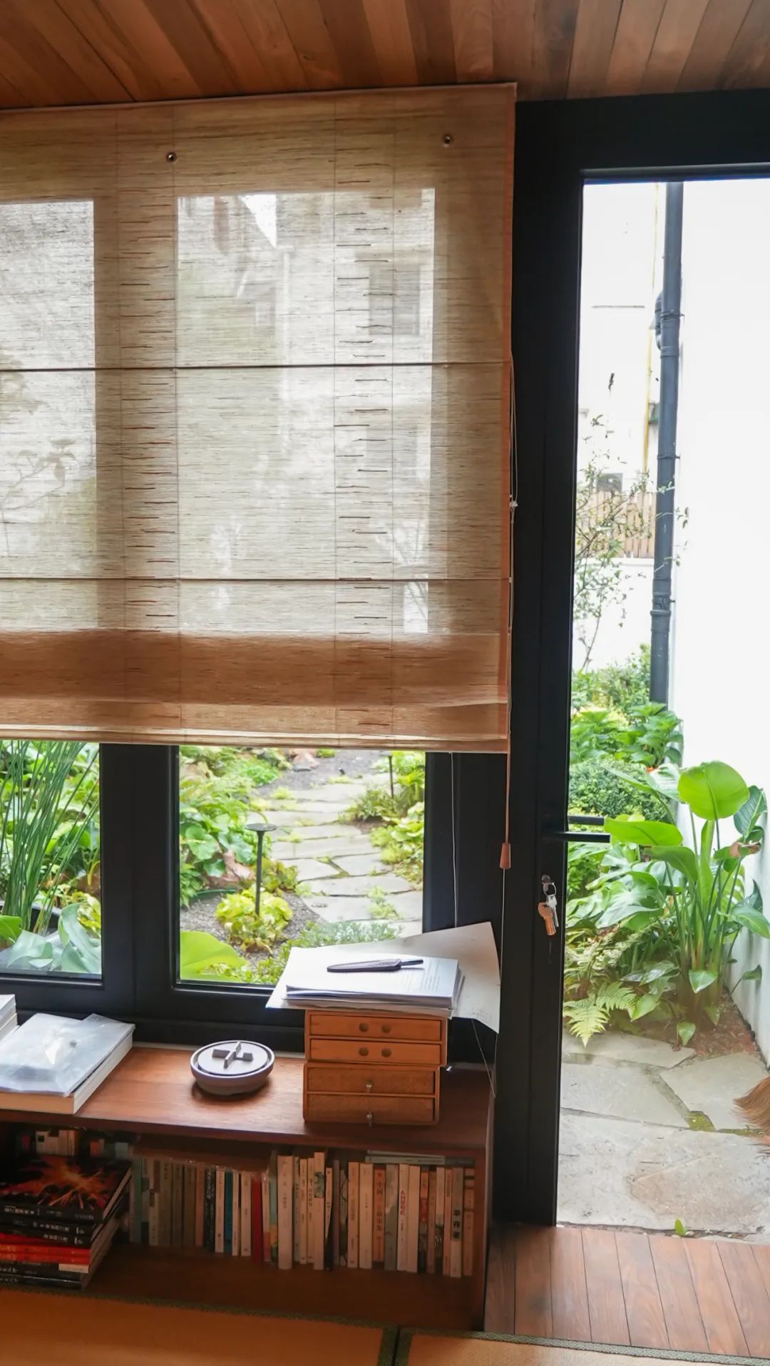 住在上海闹市400平的房子里，花开不败，开窗见池塘，太羡慕了