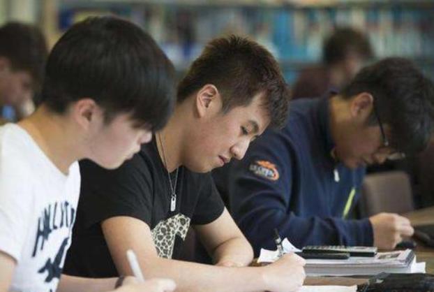 艺术专业专科线没过能读专科吗,高考只有专科的成绩选什么专业好