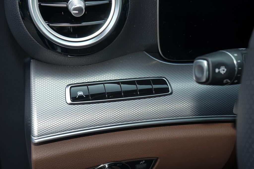 14款奔驰e级和18款奔驰e级对比,奔驰e级2024款对比奔驰s级