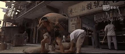 周星驰功夫斧头帮经典片段,周星驰功夫最经典包租婆片段